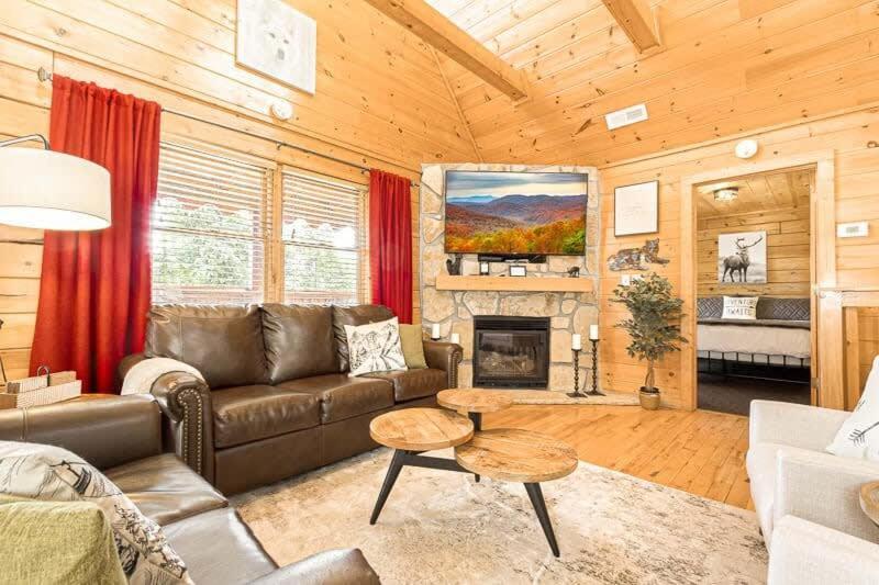 Villa Movie Theater Hot Tub View Mountain Escape Gatlinburg Exterior foto