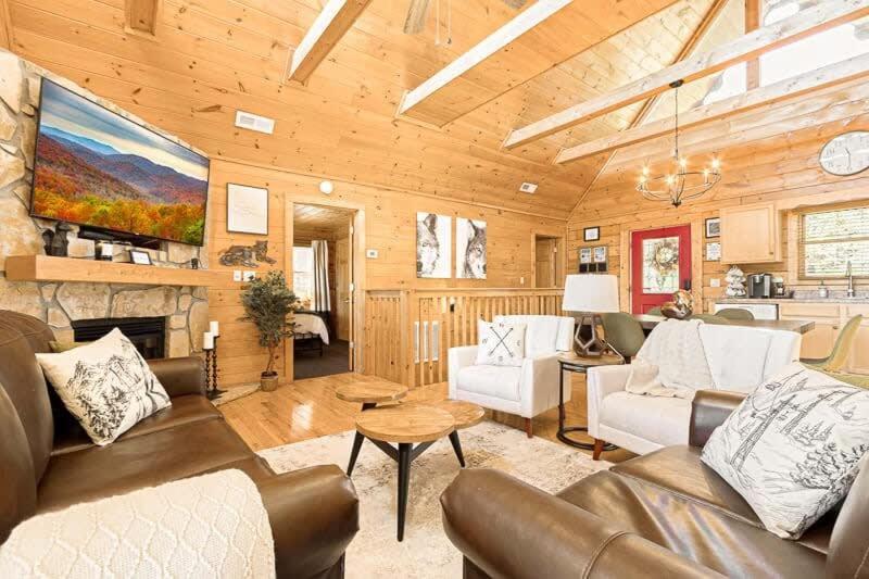 Villa Movie Theater Hot Tub View Mountain Escape Gatlinburg Exterior foto