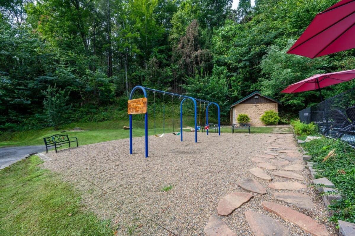 Villa Movie Theater Hot Tub View Mountain Escape Gatlinburg Exterior foto