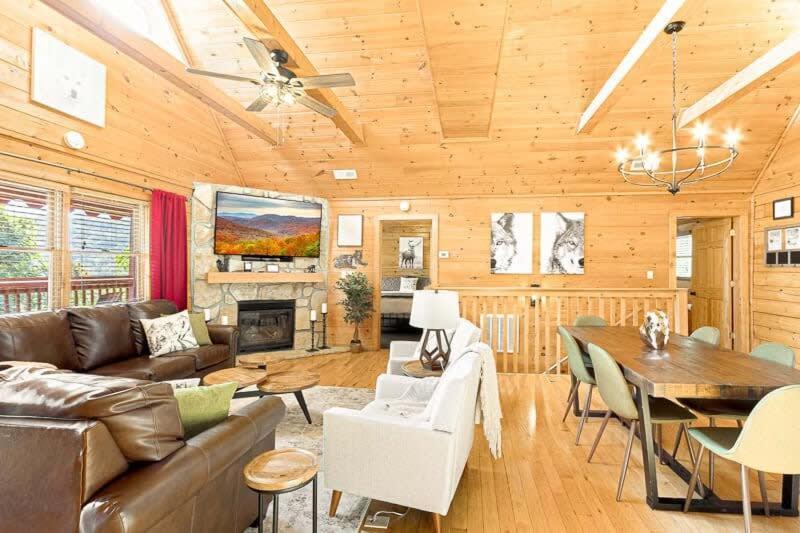 Villa Movie Theater Hot Tub View Mountain Escape Gatlinburg Exterior foto
